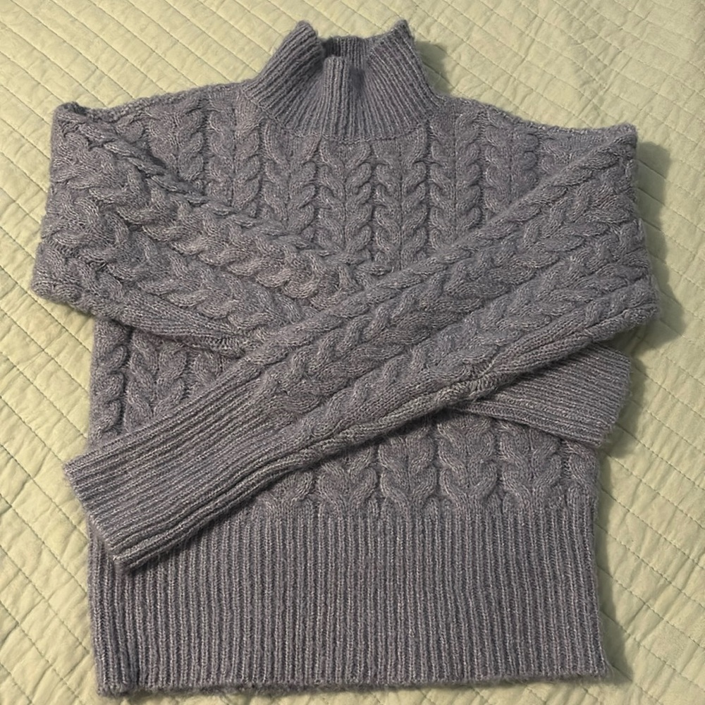 EUC Kendall & Kylie blue cable sweater